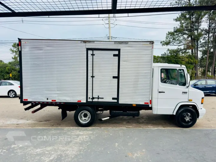 709 Modelo sem Versão