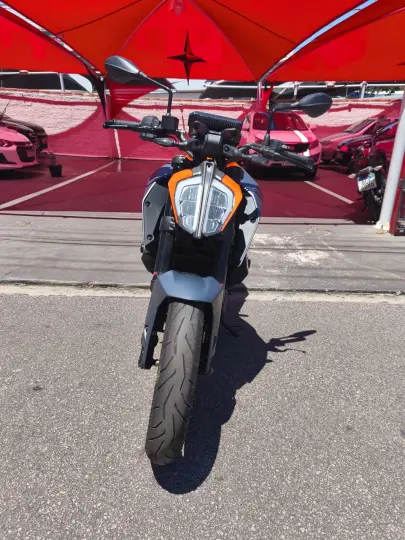 390 Duke Modelo sem Versão