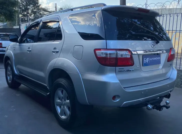 Hilux SW4 3.0 16V 4P SRV 4X4 7 LUGARES TURBO DIESEL AUTOMÁTI