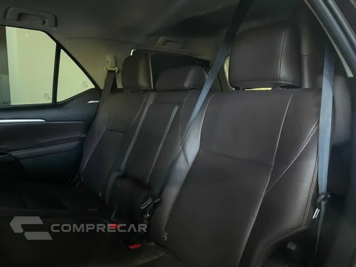 HILUX SW4 2.7 SRV 7 LUGARES 4X2 16V FLEX 4P AUTOMÁTICO