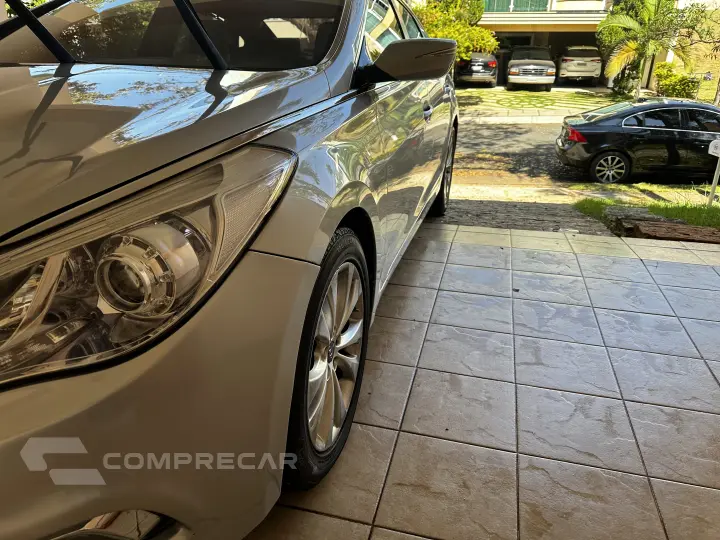 AZERA 3.0 MPFI GLS V6 24V
