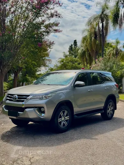 HILUX SW4 2.7 SR 4X2 7 Lugares 16V