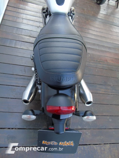 TRIUMPH STREET TWIN