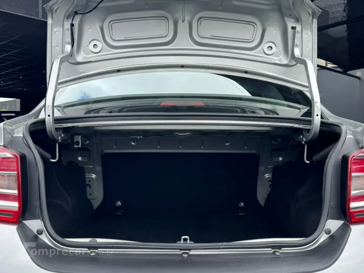 LOGAN 1.0 12V SCE Life