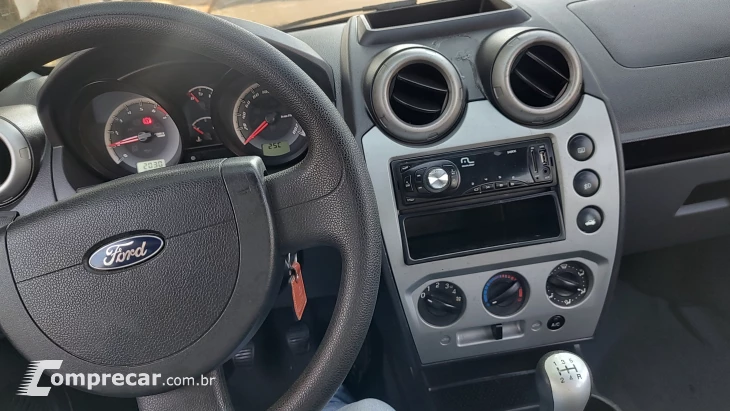 FIESTA 1.6 MPI Class Hatch 8V