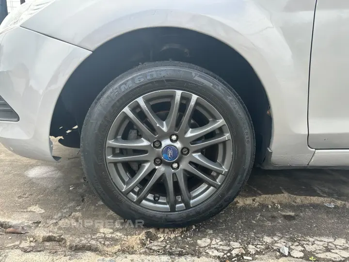 FOCUS SEDAN