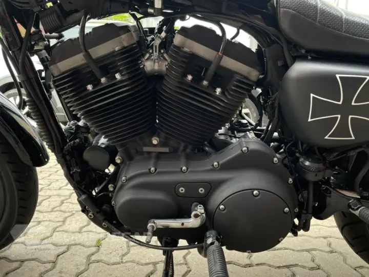 XL 883 R