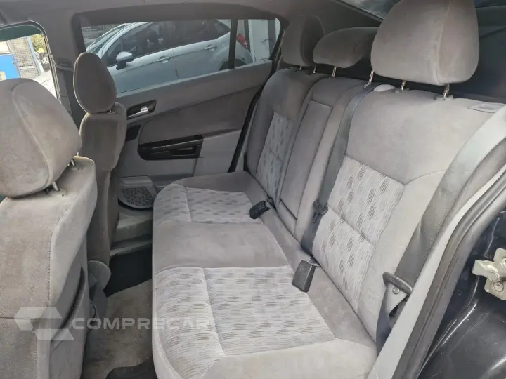 VECTRA 2.0 MPFI ELEGANCE 8V FLEX 4P MANUAL