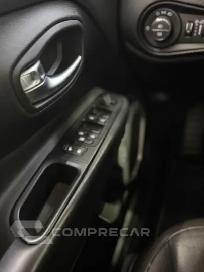 RENEGADE 1.8 16V Longitude