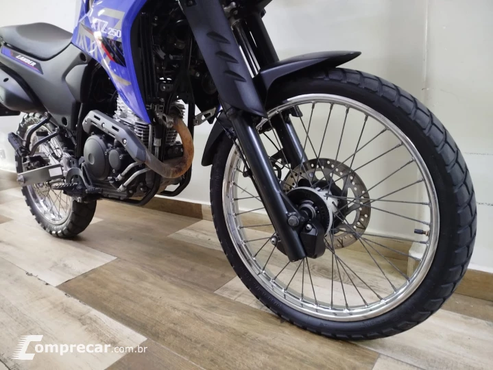 XTZ 250 LANDER