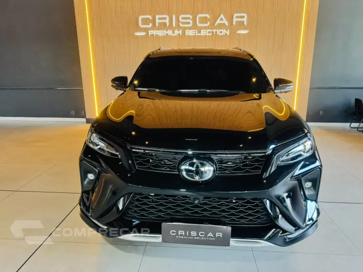HILUX SW4 2.8 D-4D TURBO DIESEL SRX PLATINUM 7L 4X4 AUTOMÁTI