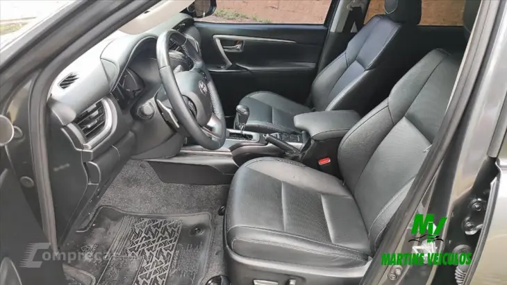 HILUX SW4 2.8 D-4D TURBO DIESEL SRX 4X4 AUTOMÁTICO