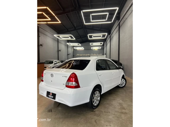 ETIOS 1.5 X PLUS SEDAN 16V FLEX 4P AUTOMÁTICO