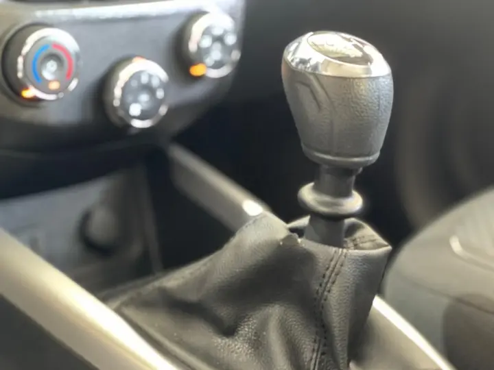 ONIX 1.4 MPFI LT 8V FLEX 4P MANUAL