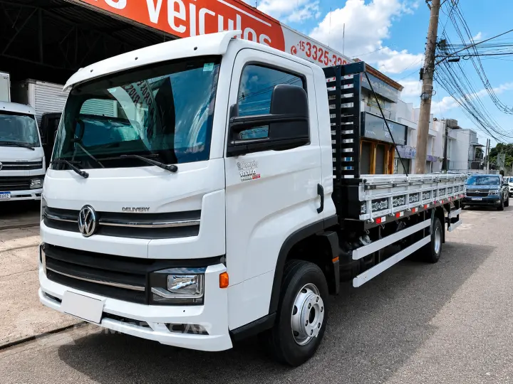 Delivery 11.180 Prime + Carroceria Madeira