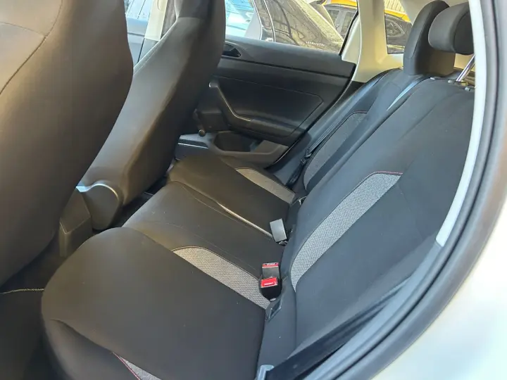 Polo Track 1.0 Flex 12V 5p