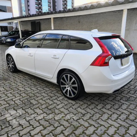 V60 2.0 T4 Momentum