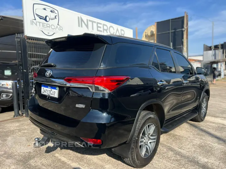 HILUX SW4 2.7 SRV 7 Lugares 4X2 16V