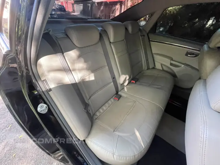 AZERA 3.3 MPFI GLS Sedan V6 24V