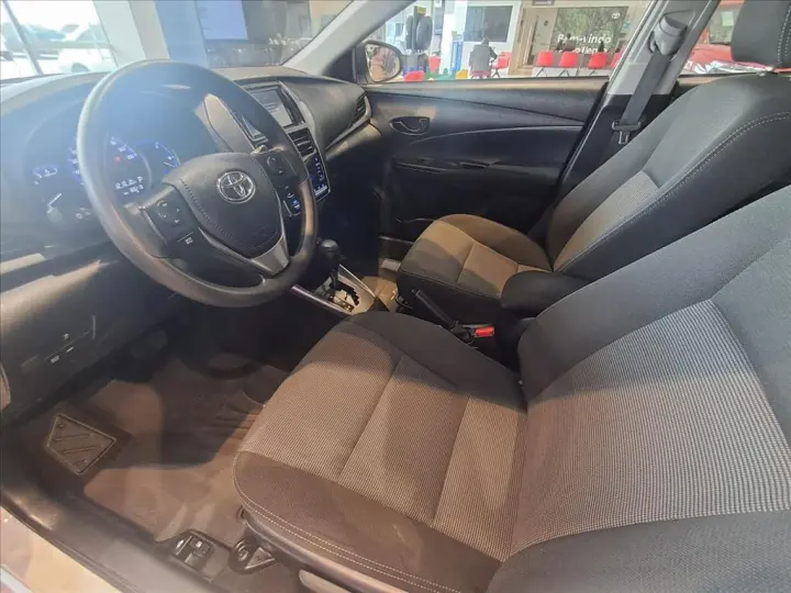 YARIS 1.5 16V FLEX SEDAN XL LIVE MULTIDRIVE