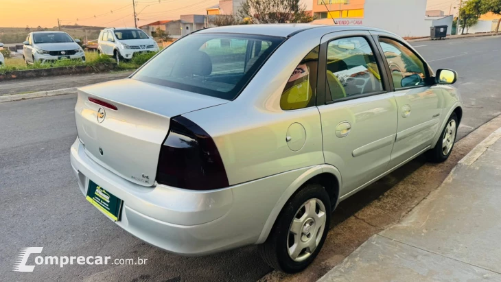 CORSA 1.4 MPFI Premium Sedan 8V