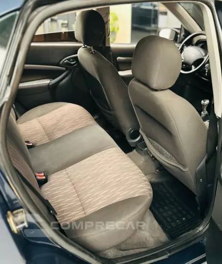 FOCUS 1.6 GL Sedan 8V