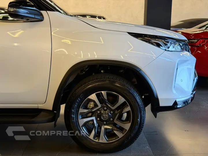 HILUX SW4 2.8 D-4D TURBO DIESEL DIAMOND 7L 4X4 AUTOMÁTICO