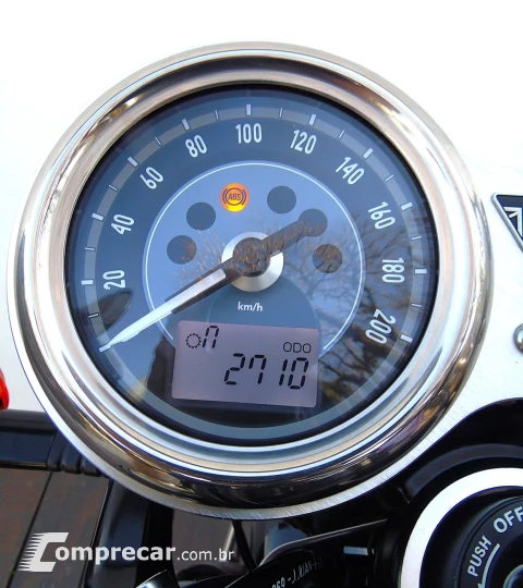 TRIUMPH BONNEVILLE T100 900