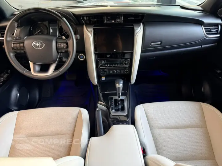 HILUX SW4 2.8 D-4D TURBO DIESEL DIAMOND 7L 4X4 AUTOMÁTICO