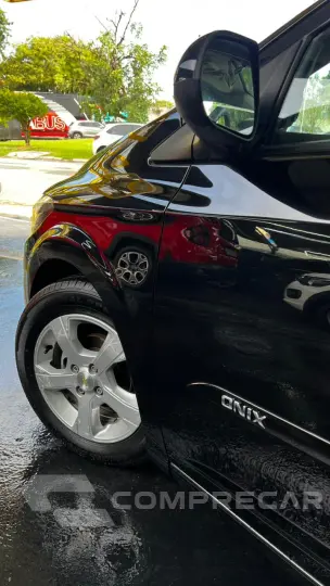 Onix Hatch 1.4 4P FLEX LT AUTOMÁTICO