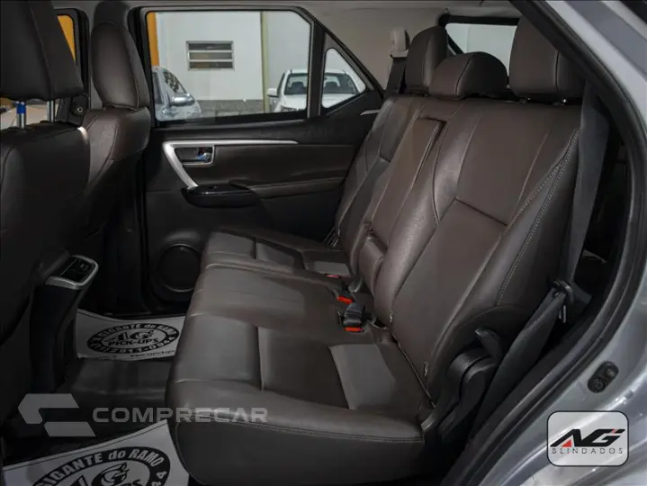 HILUX SW4 2.7 SRV 7 Lugares 4X2 16V