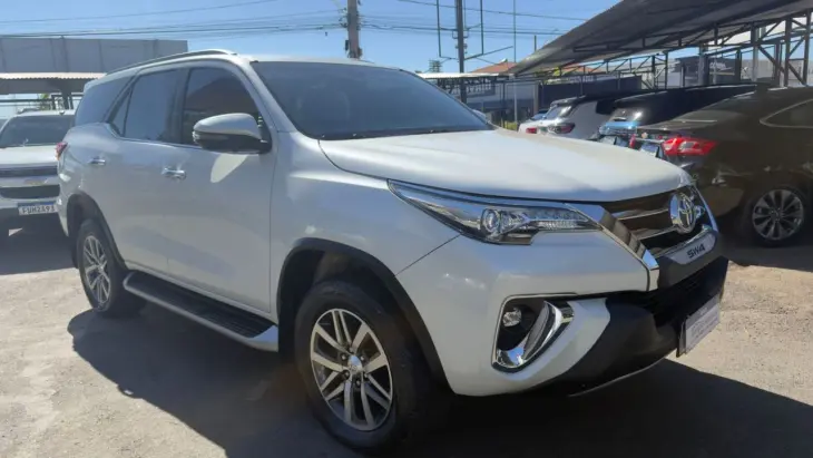 Hilux SW4 2.8 4P SRX 4X4 7 LUGARES TURBO DIESEL AUTOMÁTICO