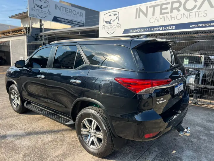 HILUX SW4 2.7 SRV 7 Lugares 4X2 16V