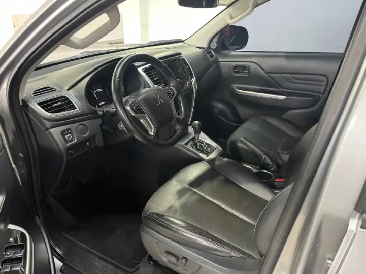 L200 TRITON 2.4 16V Turbo Sport HPE CD 4X4