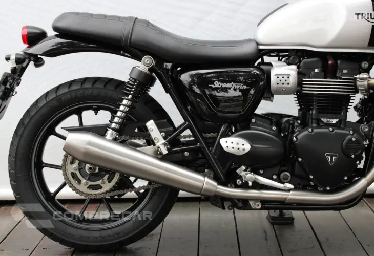 TRIUMPH STREET TWIN