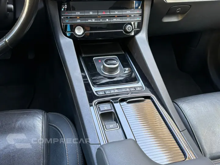 F-PACE 2.0 16V Turbo Prestige AWD