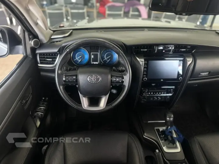 HILUX SW4 2.8 D-4D TURBO DIESEL SRX 7L 4X4 AUTOMÁTICO