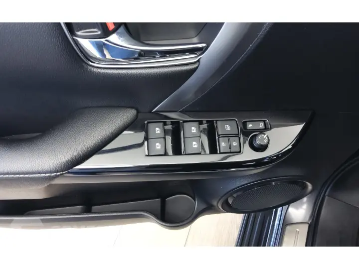 HILUX SW4 2.8 D-4D TURBO DIESEL SRX PLATINUM 7L 4X4 AUTOMÁTI