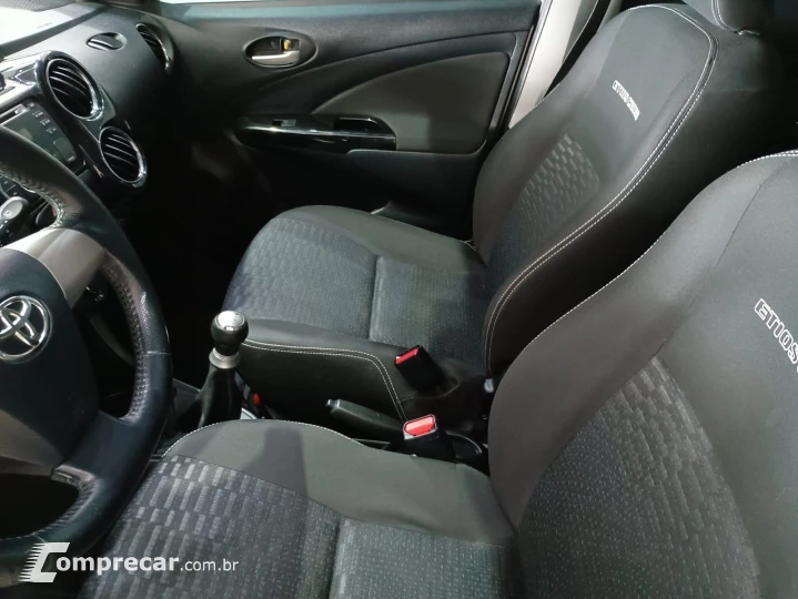 Etios Cross 1.0
