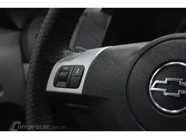 VECTRA SEDAN - 2.0 MPFI ELEGANCE 8V 4P MANUAL