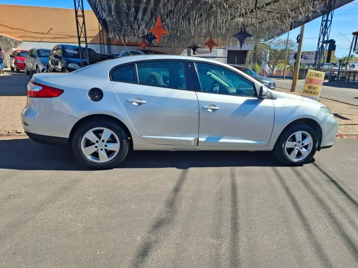 Fluence 2.0 Dynamique 16V Flex 4P Manual