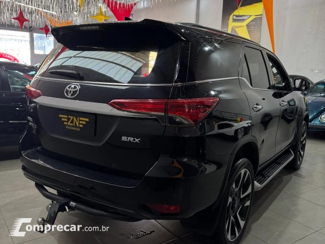 HILUX SW4 - 2.8 D-4D TURBO SRX 7L 4X4 AUTOMÁTICO