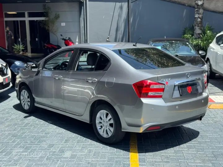 CITY 1.5 LX Sedan 16V