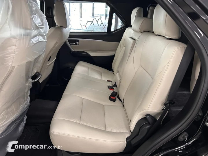 HILUX SW4 2.8 D-4D TURBO DIESEL DIAMOND 7L 4X4 AUTOMÁTICO
