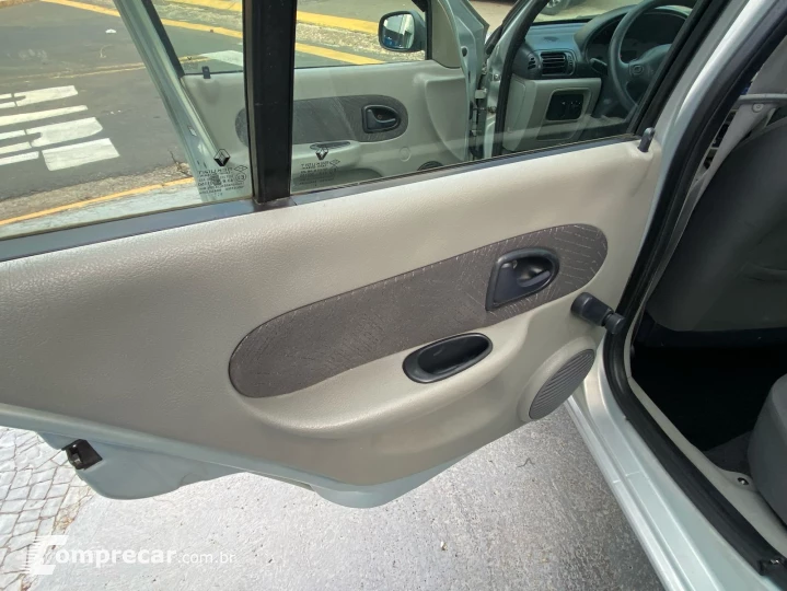 CLIO 1.0 Privilége Sedan 16V