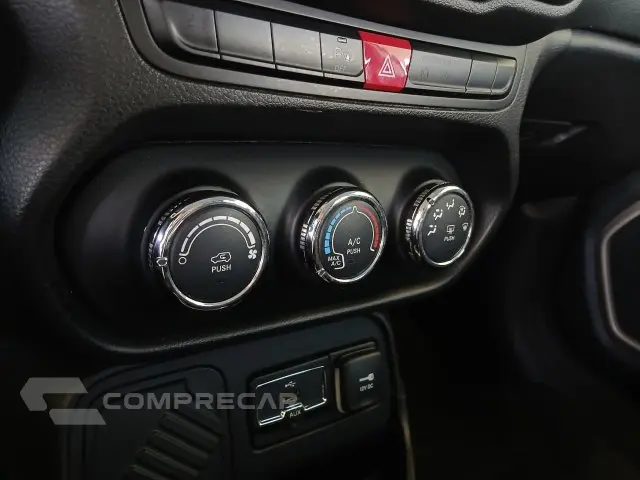 RENEGADE - 1.8 16V 4P MANUAL
