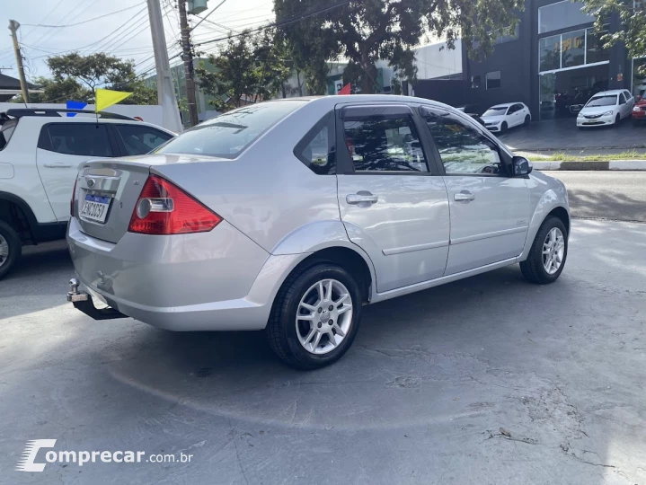 FIESTA 1.6 MPI Class Sedan 8V