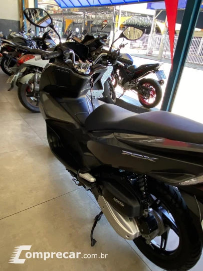 PCX 150 DLX