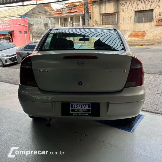CORSA 1.8 MPFI Maxx Sedan 8V