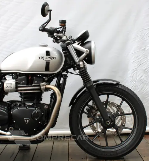 TRIUMPH STREET TWIN